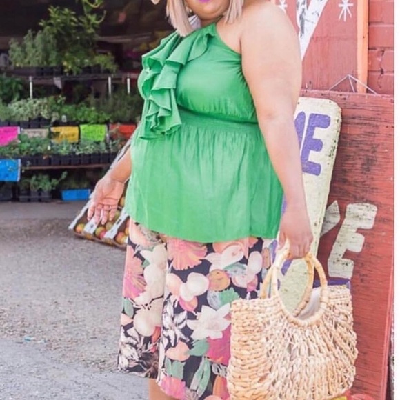 Plus Size Green Ruffle Top - Picture 4 of 4